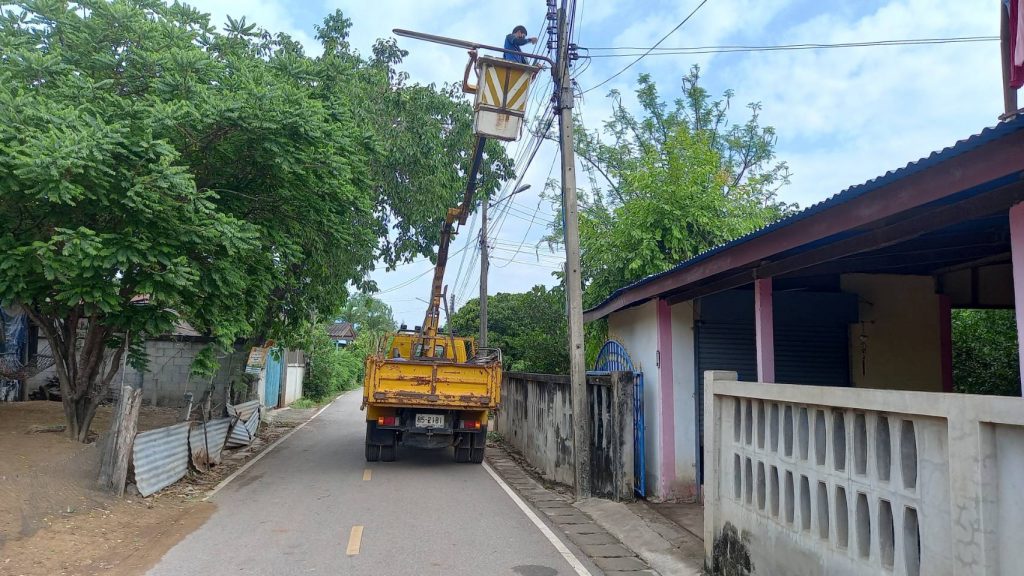 กิจกรรมซ่อมไฟฟ้าภายในชุมชนเขตเทศบาลตำบลหนองหัวฟาน