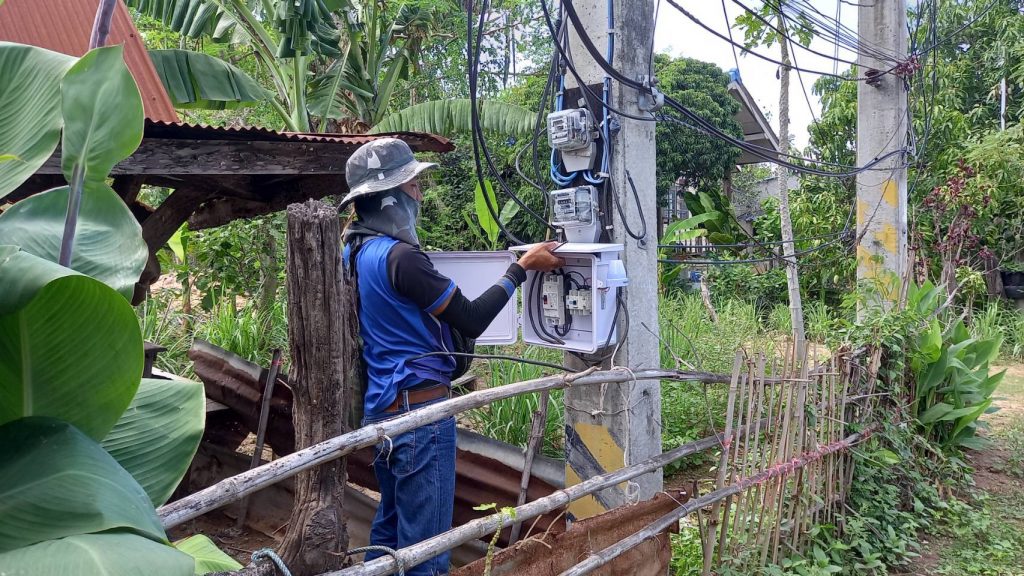 กิจกรรมซ่อมไฟฟ้าภายในชุมชนเขตเทศบาลตำบลหนองหัวฟาน