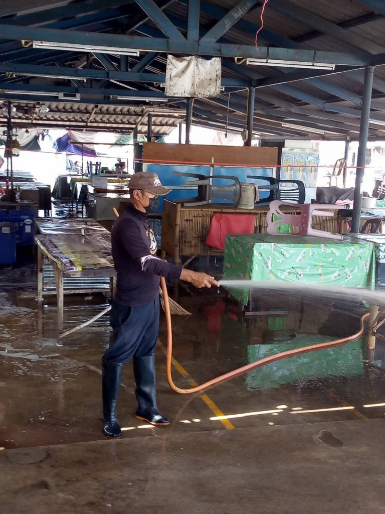 ล้างทำความสะอาดตลาดสดเทศบาลตำบลหนองหัวฟาน ประจำสัปดาห์